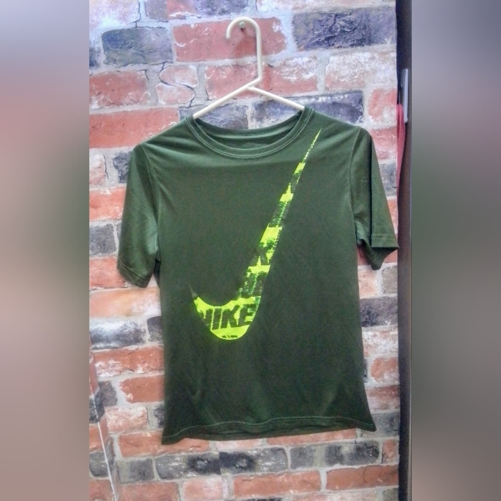 Boys shirt like new